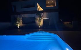 X Luxury Suites